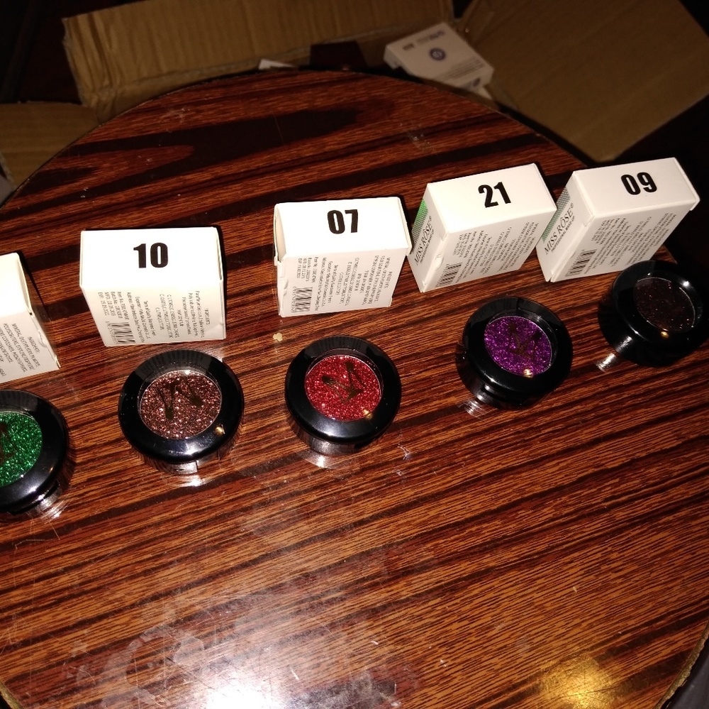 Eyeshadow - Picture 2 of 8